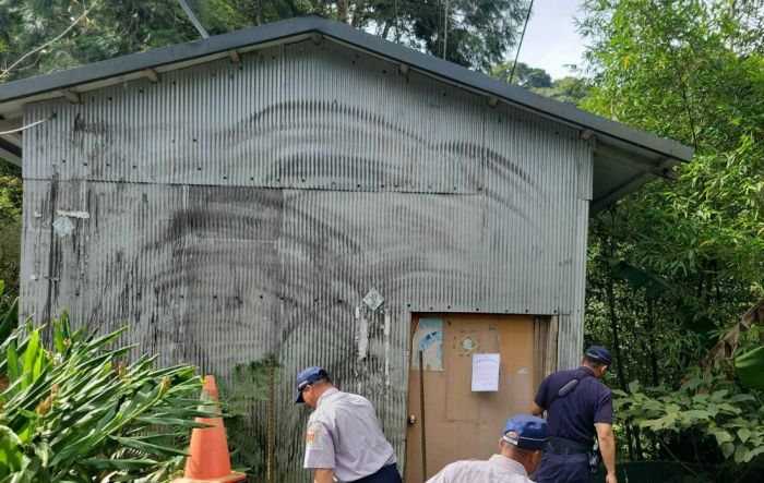 山域治安訪查拂曉出擊 清查山區草工寮並張貼警語