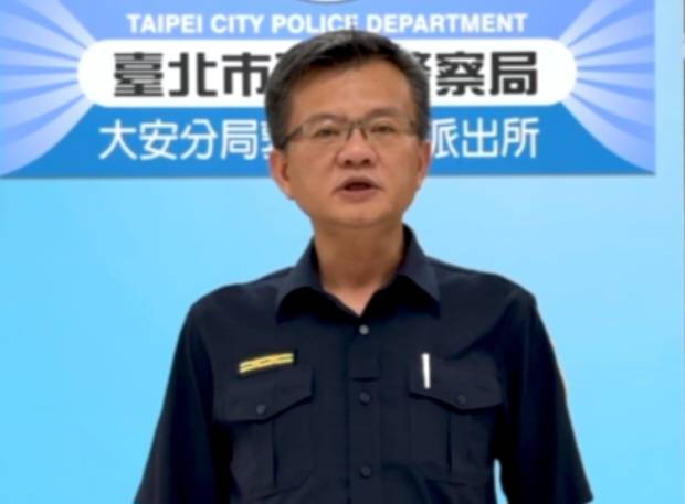 敦化南路派出所所長呂政隆說明。（記者林金聖翻攝）