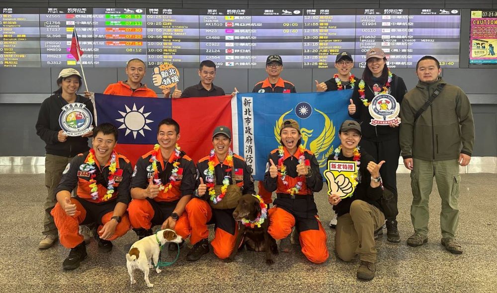 臺灣隊史最佳成績    新北領犬員羅浩芳及搜救犬Amei通過世界級國際MRT