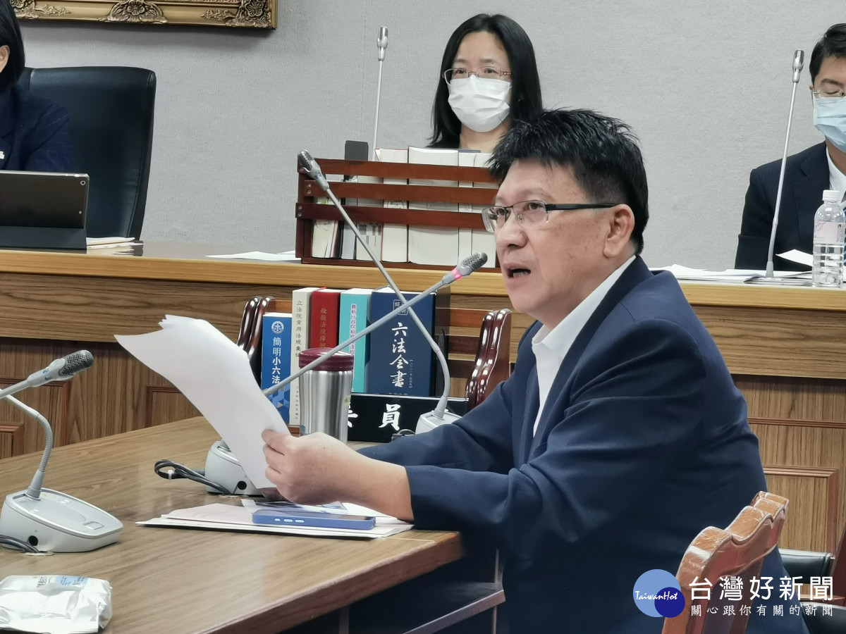 林思銘建議參考澳洲的治理方式，強化相關單位行政管制。