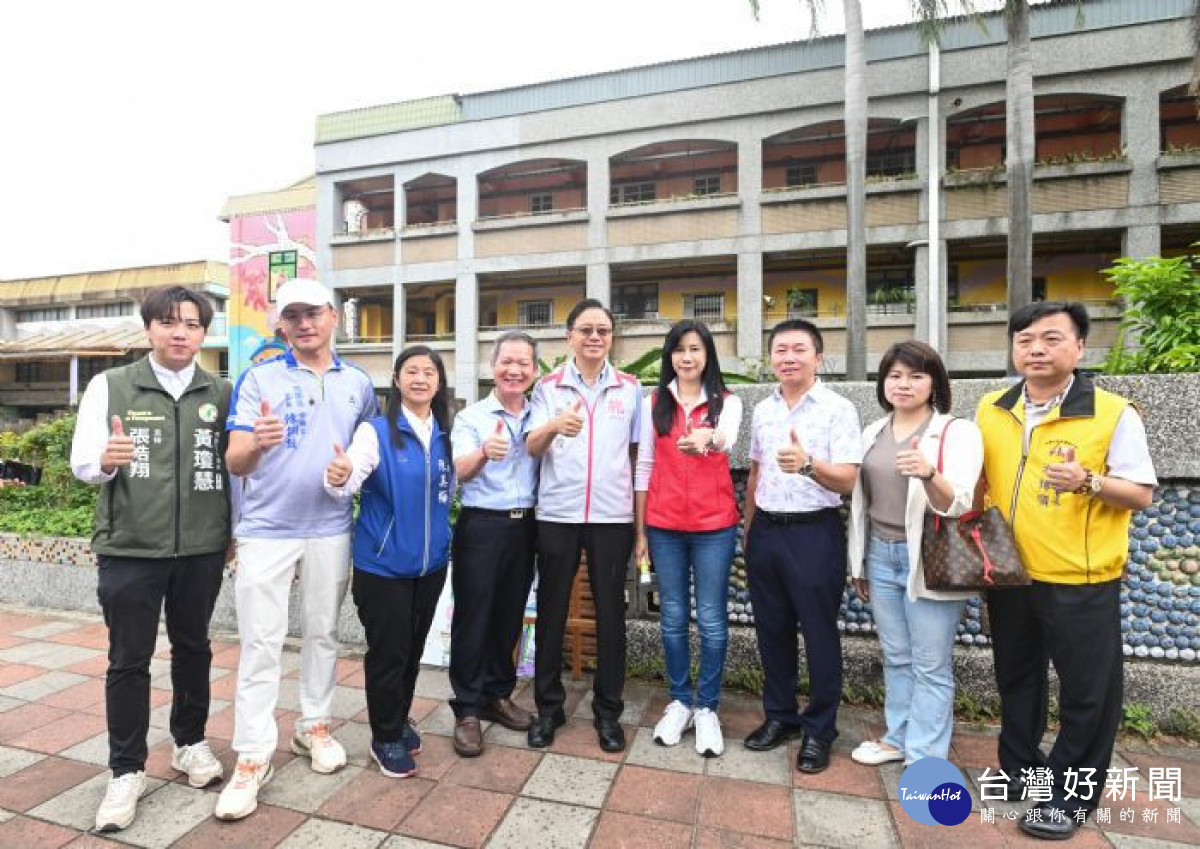 張市長與貴賓大合照。