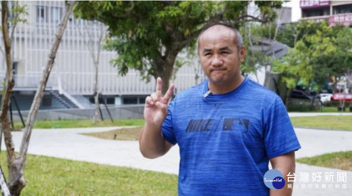 張泰山擔任國歌領唱人，邀民眾到桃園參加升旗典禮。