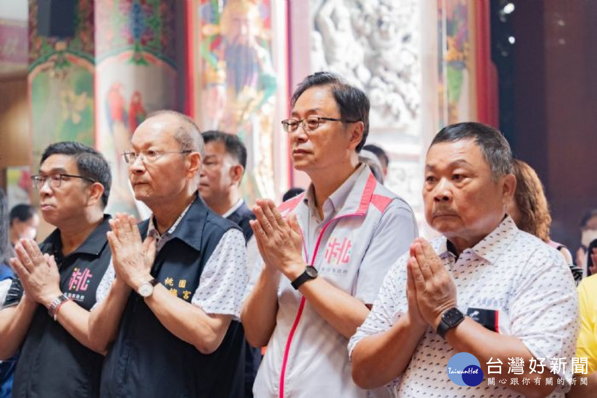 張市長祈求鄉親闔家平安、國泰民安。