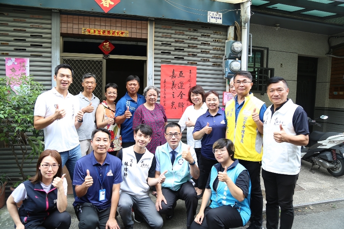嘉義子弟王宥鈞及黃品睿選手獲滑輪溜冰男子組速度過樁金、銅牌 市長黃敏惠貼紅榜送上祝福