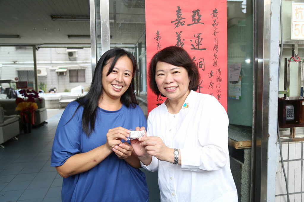 市長與黃品睿家人合照