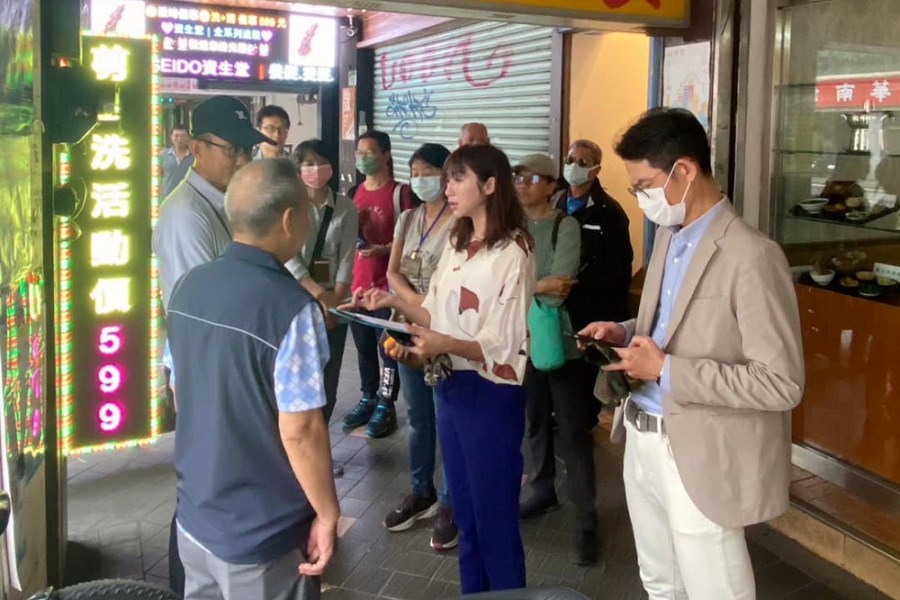 老舊社區會勘設置候車亭 許淑華:市民交通安全為當務之急 236 老舊社區會勘設置候車亭 許淑華:市民交通安全為當務之急 235