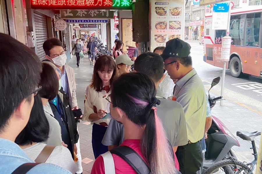 老舊社區會勘設置候車亭 許淑華:市民交通安全為當務之急 238 老舊社區會勘設置候車亭 許淑華:市民交通安全為當務之急 237