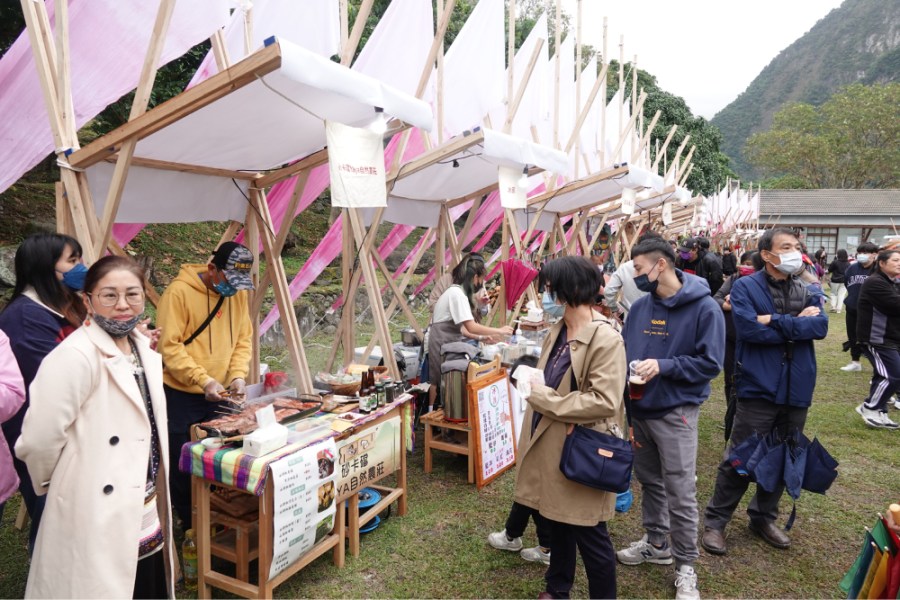 彷彿置身山水美景中 太魯閣山市集體驗原民新風情 214 彷彿置身山水美景中 太魯閣山市集體驗原民新風情 213