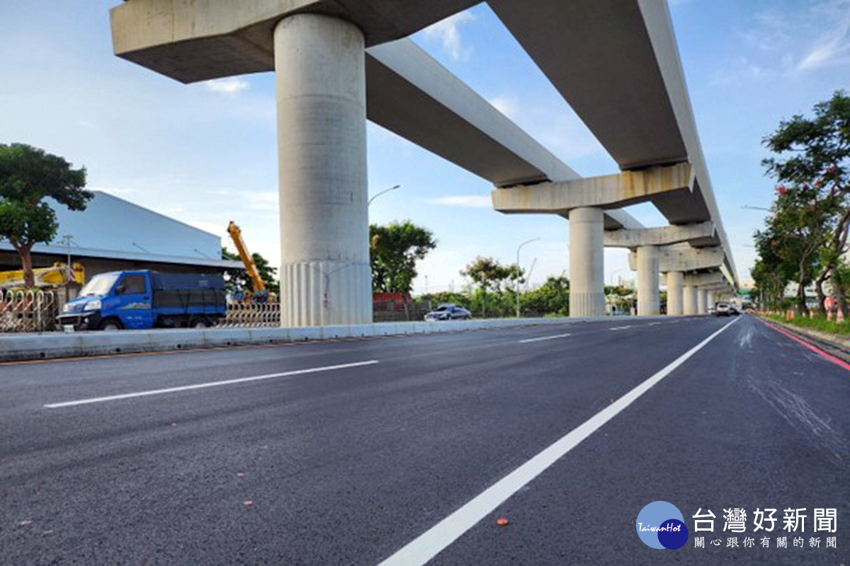 蘆竹區中正北路道路復舊,提供雙向各二車道及慢車道的嶄新道路。