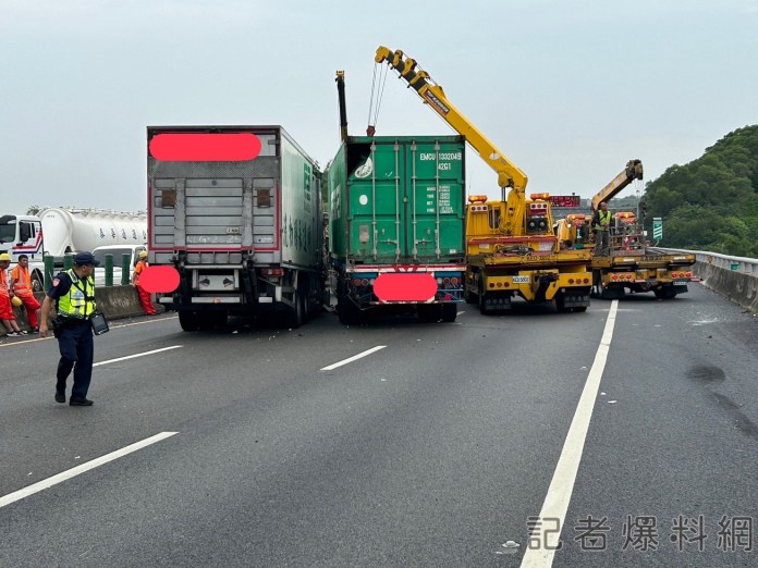 連假首日國3北上131事故 用路人請提早改道 61 S 631078934 | 社會 社會 記者爆料網