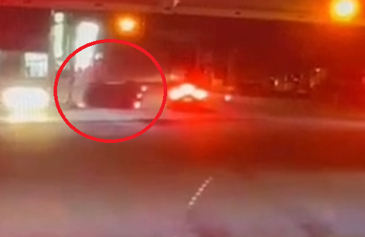 (毒犯翻車自投羅網片)毒犯翻車毒品散落一地 毒友前來探視自投羅網 63 | 社會 社會 記者爆料網
