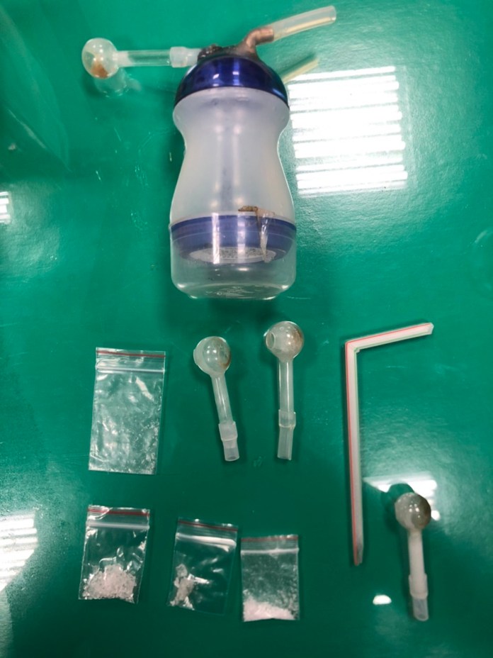 (毒犯翻車自投羅網片)毒犯翻車毒品散落一地 毒友前來探視自投羅網 61 | 社會 社會 記者爆料網