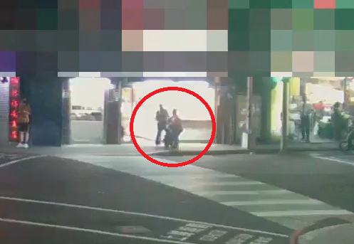 (叔姪聯手搶銀樓片)離譜!叔叔搶銀樓當場被逮 把風姪子落跑 59 | 社會 社會 記者爆料網