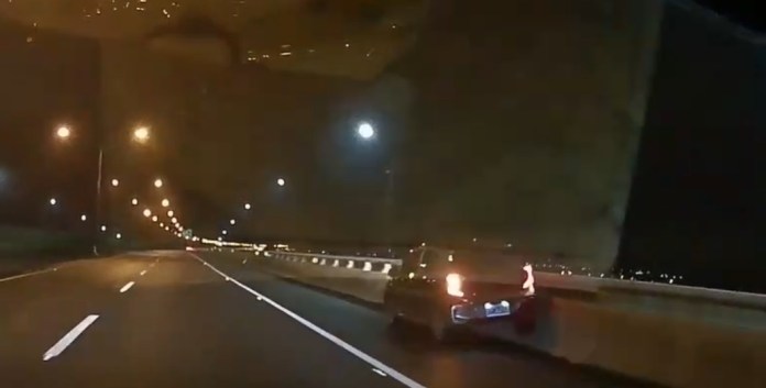 (開車睡著自撞護欄片)行駛國道5途中睡著! 打左轉燈車卻靠右撞護欄 66 | 社會 社會 記者爆料網