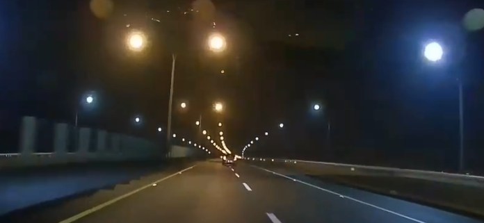 (開車睡著自撞護欄片)行駛國道5途中睡著! 打左轉燈車卻靠右撞護欄 64 | 社會 社會 記者爆料網
