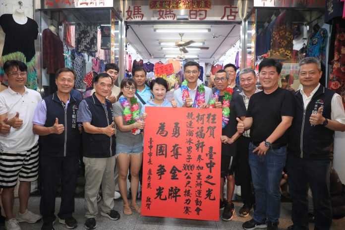 柯福軒負傷勇奪亞運滑輪溜冰接力賽金牌 盧秀燕允頒百萬獎金 71 7日親自前往柯福軒家中頒贈紅榜 scaled | 運動 運動 記者爆料網