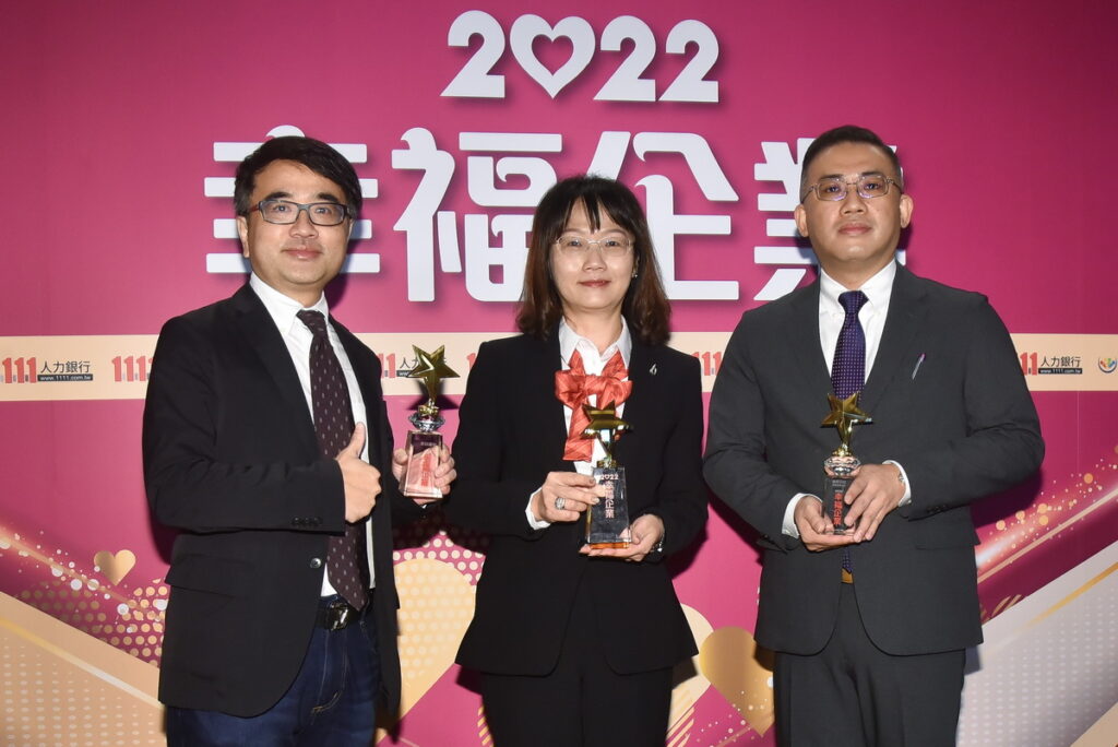 ▲東森集團旗下6企業榮獲1111人力銀行舉辦「2023幸福企業」票選5金1銀的殊榮 東森國際、東森購物及東森房屋已連續三年獲獎,圖為2022年幸福企業頒獎。(圖/東森集團提供)