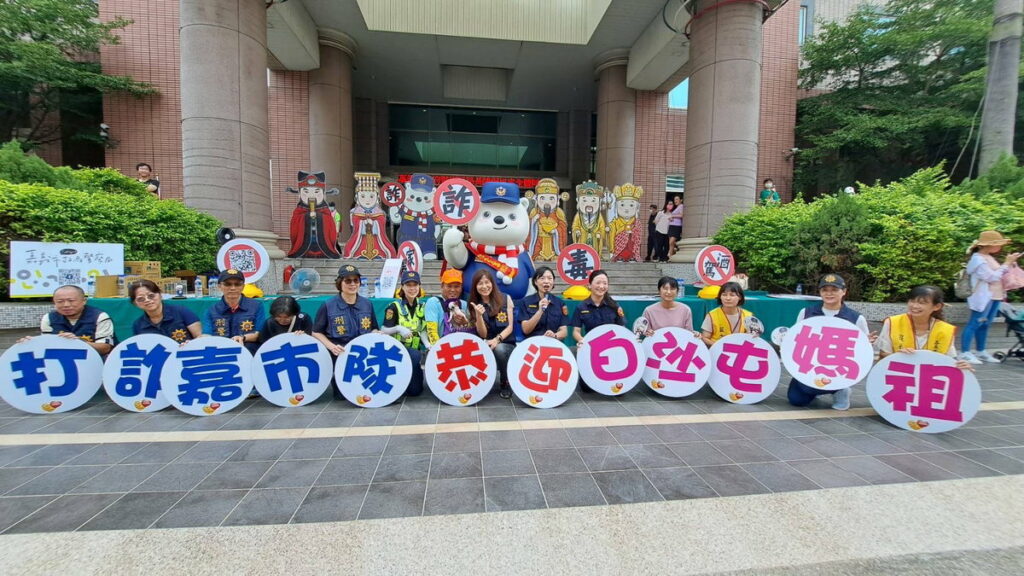 200公分高「警察大白熊」大型公仔及5尊Q版神隊友立牌擔任打詐宣導大使外