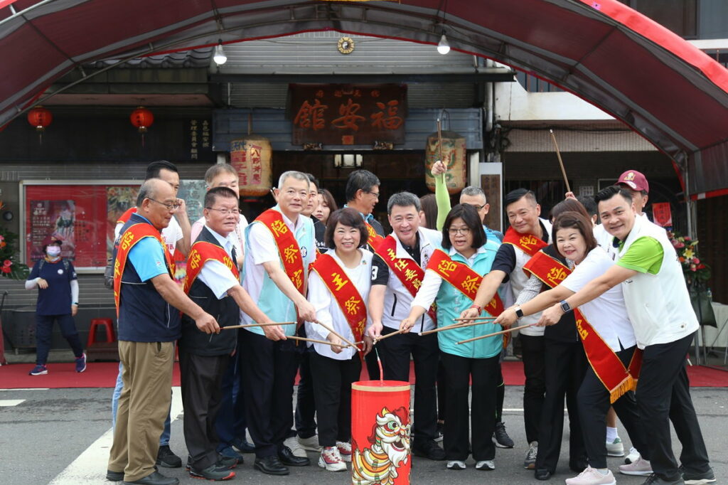 市長點起馬炮