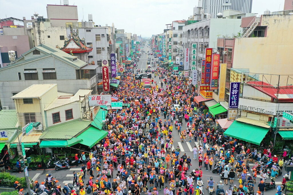 吳鳳北路人潮