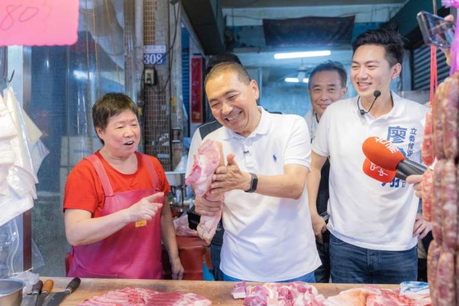 與台中農民座談 侯友宜承諾:逐年調漲老農津貼達一萬元 226 侯友宜走訪台中