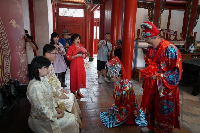 姑娘要出嫁唷! 鹿港古式婚禮迎親熱鬧登場