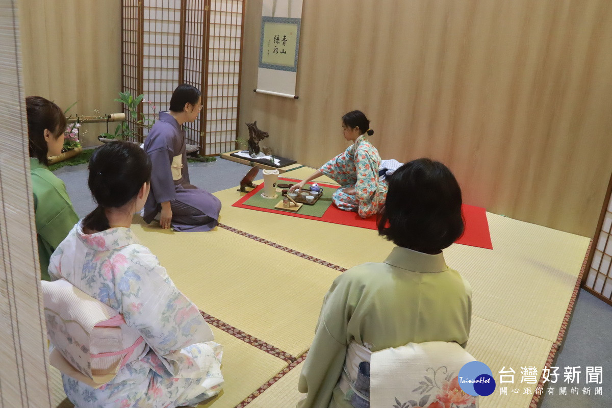 日本茶道十分謹究技藝。(記者扶小萍攝)