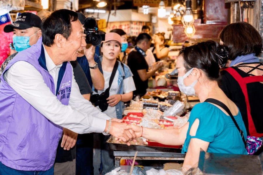 【有影】傾聽基層聲音!郭台銘走訪市場與蛋商交流 喊話農業部要改善 297 照片來源:郭台銘競辦