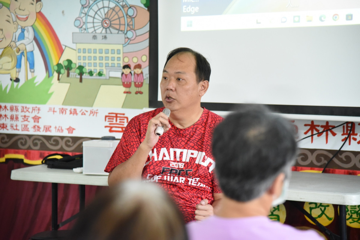 邀請社團法人雲林縣脊髓損傷者協會理事長黃傳佑現身說法加強高齡者對於交通安全知識的吸收。