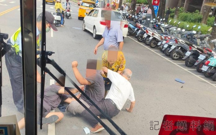 交通事故引發路人抓狂 推倒事故當事人竟心臟病發不治 77 S 21151808 | 社會 社會 記者爆料網
