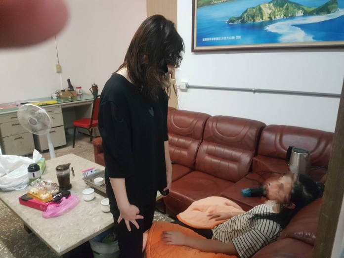 (轎車落海1家3口獲救片)導航導到漁港裡! 父親緊急開車窗救了1家3口 73 | 社會 社會 記者爆料網