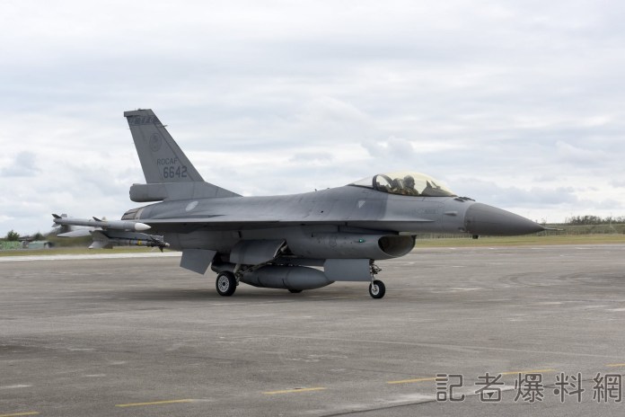 亞運好成績 F-16將伴飛返國 54 1 15 | 政治 政治 記者爆料網