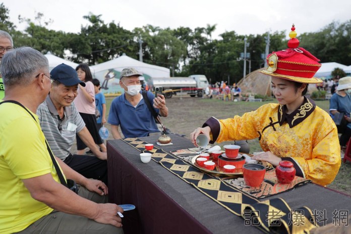 茶的嘉年華會 南投茶博「邦尼奉茶」人潮爆滿 65 66.2 6 | 生活 生活 記者爆料網