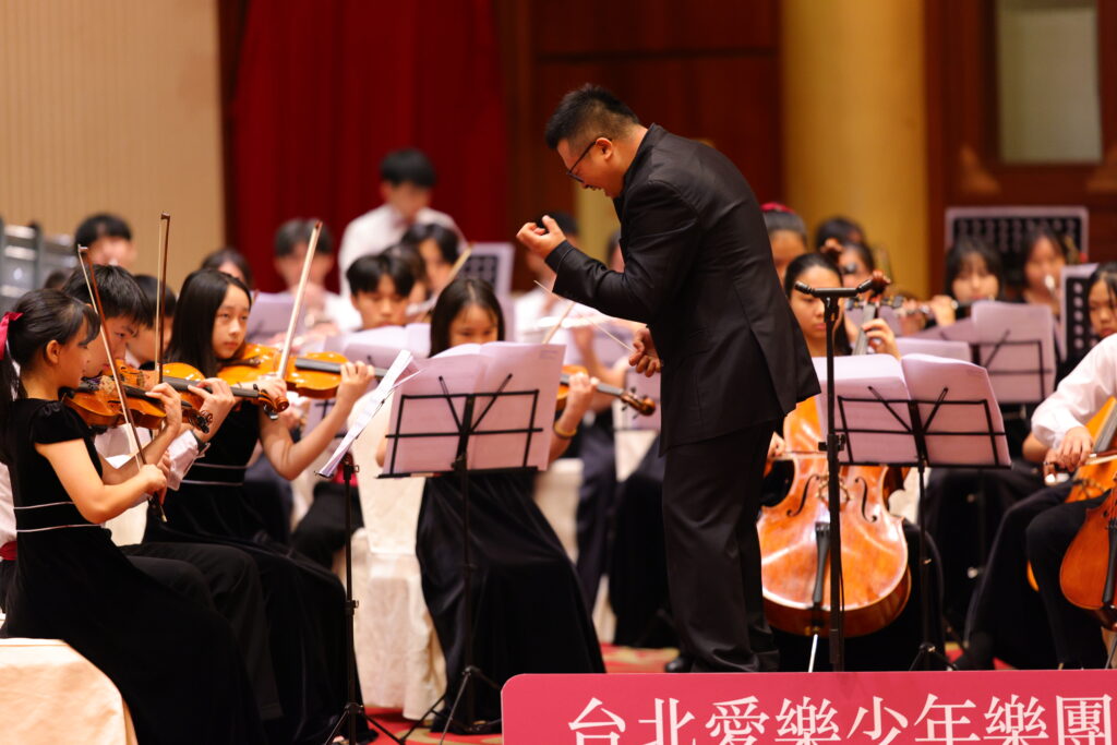 指揮游家輔與台北愛樂少年樂團