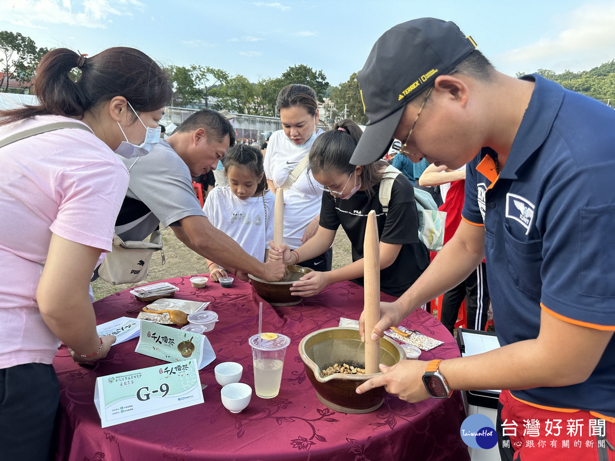 茶博舉辦多場的活動都適合親子或家族親友團參與。(記者扶小萍攝)