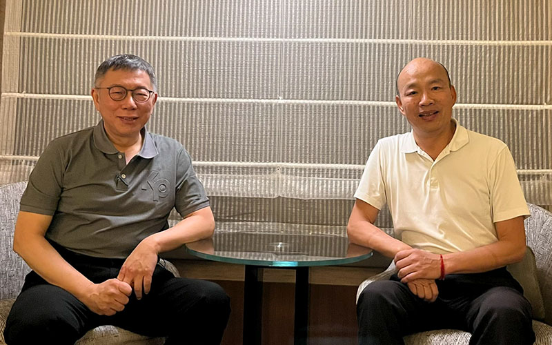 前高雄市長韓國瑜與國民黨主席朱立倫會面前,前一天與民眾黨主席柯文哲會面,並主動在臉書發文表示,只有團結合作才撐得起人民的託付與期待。圖/引自韓國瑜臉書