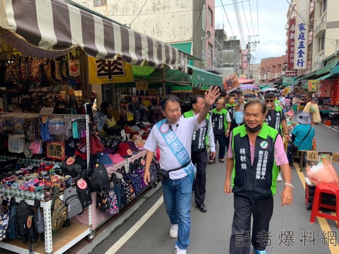 把握雙十連假尾聲 謝志忠猛掃山城三市場 50 S 165478415 | 政治 政治 記者爆料網