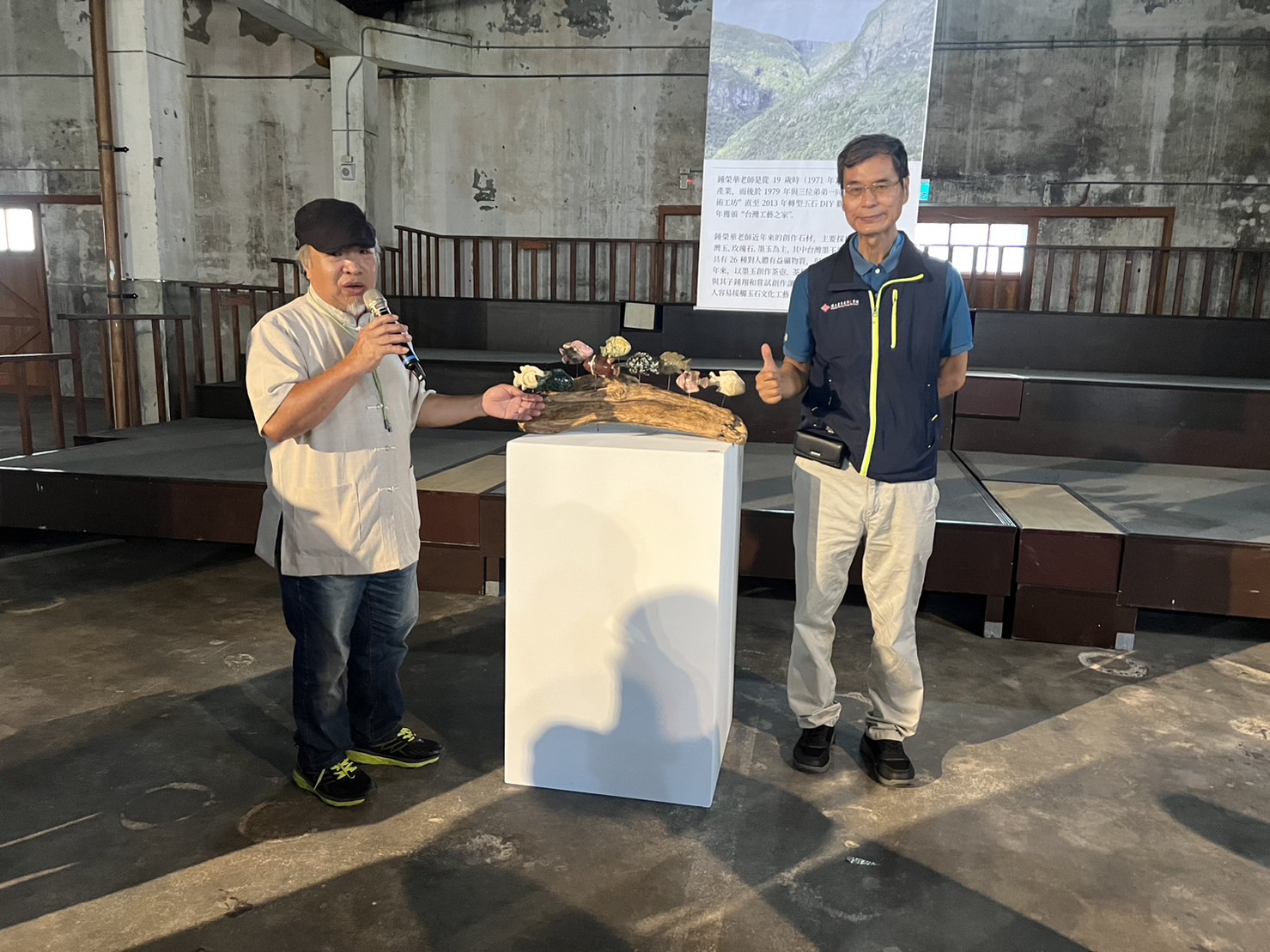 工藝之家鍾榮華親自現場導覽,讓觀者深入認識作品內涵以及創作者的心路歷程。