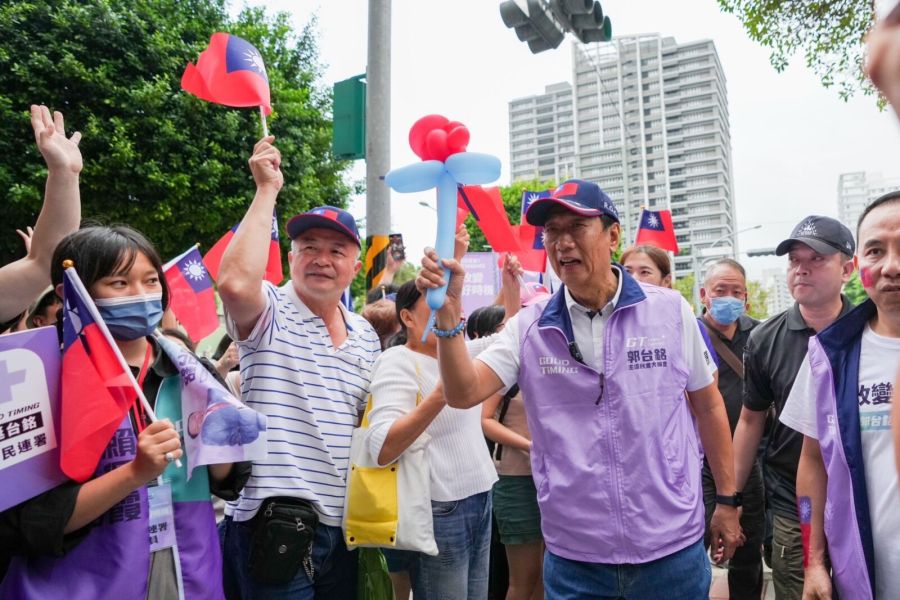 郭台銘喊話帶領中小企業翻轉經濟 鴻海老員工保證「郭董不會貪污」 238 郭台銘喊話帶領中小企業翻轉經濟 鴻海老員工保證「郭董不會貪污」 237