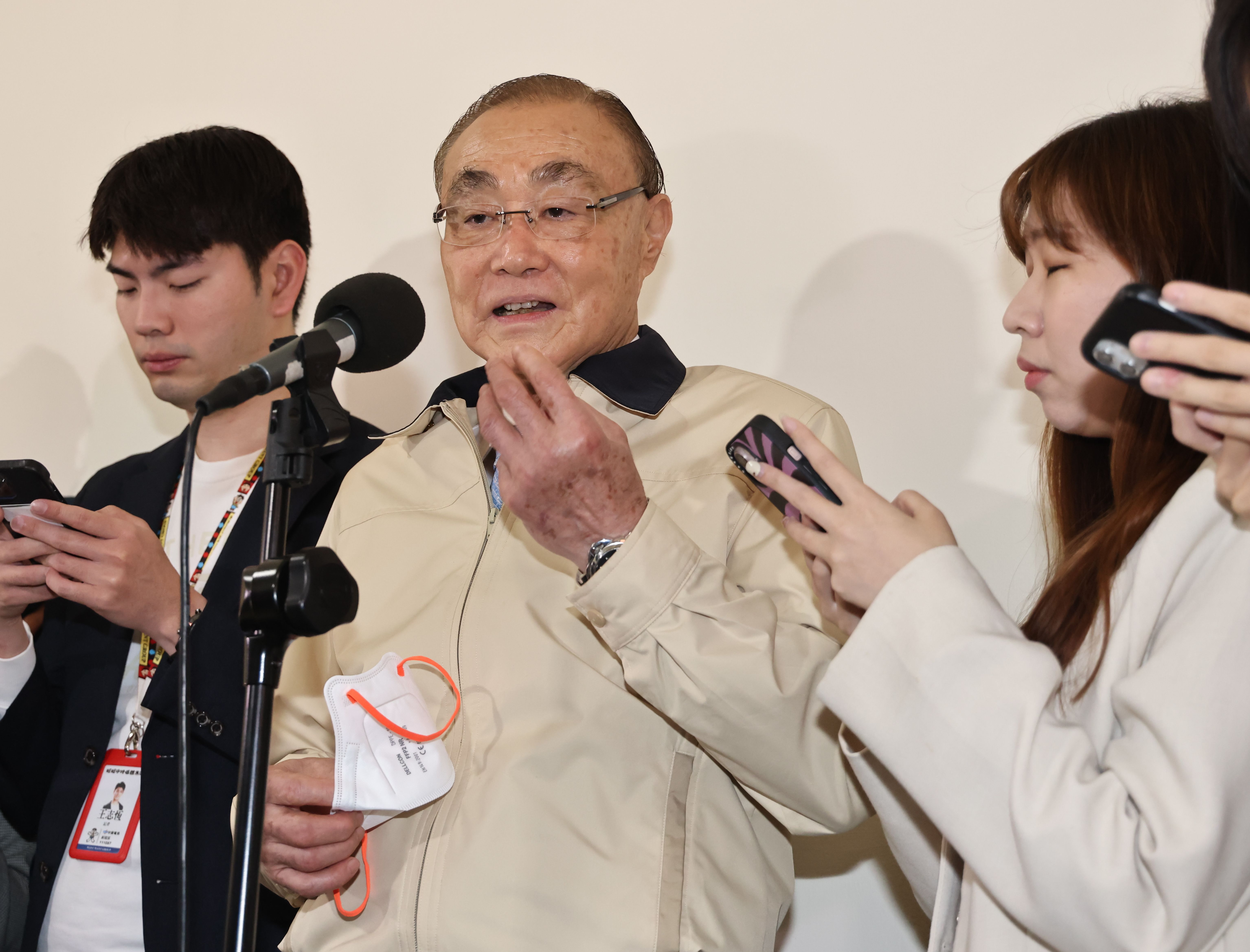 馮世寬11日表示,全國老百姓應該給黃曙光、給我們第一艦潛艦多點掌聲,你們沒有經歷,這個多麽困難。資料照片/林啟弘攝
