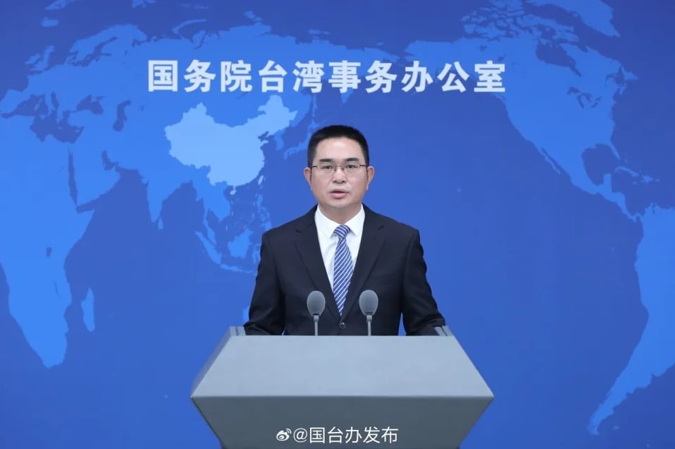 馬英九拒出席總統府國慶典禮,中國國台辦新聞發言人陳斌華今(11)日在例行記者會表示讚賞。翻攝微博
