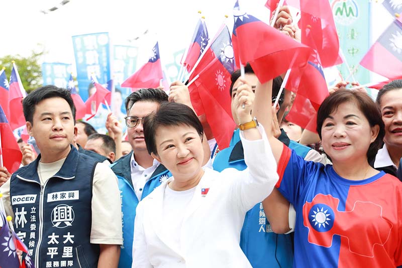 蔡英文總統出席台中國慶焰火致詞時,未提及中華民國;地主台中市長盧秀燕致詞時在介紹焰火特色前,就先強調「祝福中華民國生日快樂」。圖/引自盧秀燕臉書