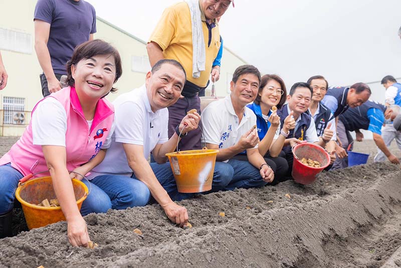為擴大國家教育能量,國民黨總統參選人侯友宜允諾,當選總統後教育經費編列至少增加300億。圖/引自侯友宜臉書