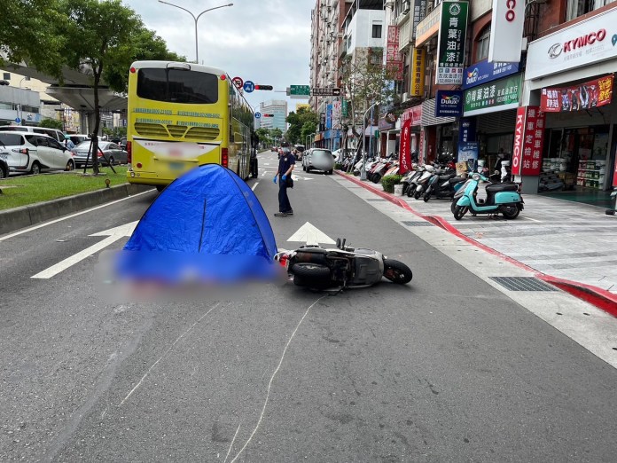 快訊/新莊騎士擦撞公車捲入車底 頭顱遭輾身亡 69 412 1 | 社會 社會 記者爆料網