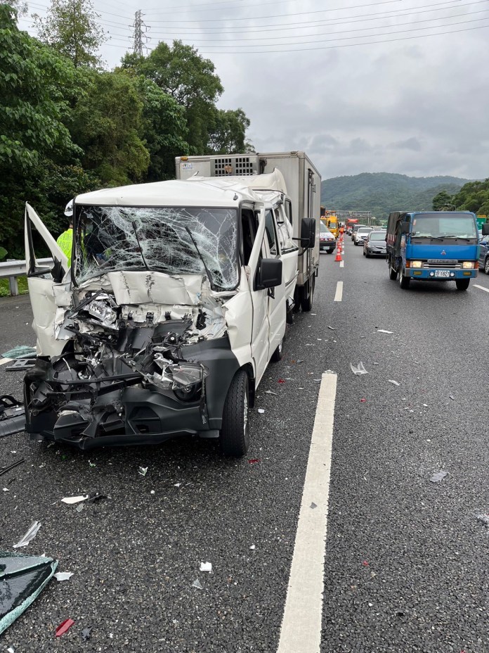 (國道車禍片)國道3連環車禍 5車相撞6人受傷! 69 | 社會 社會 記者爆料網