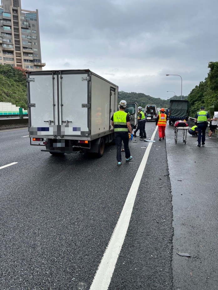 (國道車禍片)國道3連環車禍 5車相撞6人受傷! 71 | 社會 社會 記者爆料網