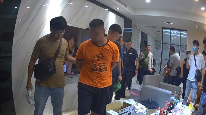 (豬仔視訊報案獲救片)「豬仔」遭詐團拘禁視訊報案 警攻堅救人 71 | 社會 社會 記者爆料網