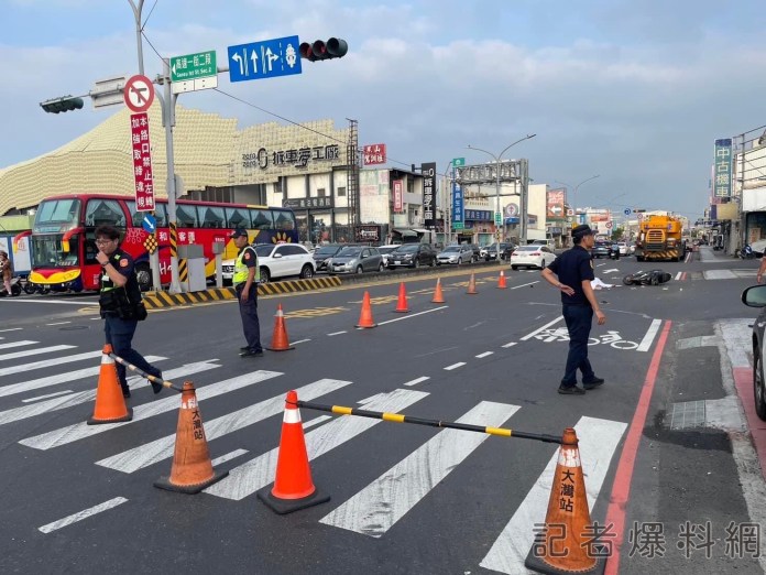 機車與起重機並行 疑「靠太近」遭捲進右前輪騎士被輾斃 71 S 56901653 | 社會 社會 記者爆料網