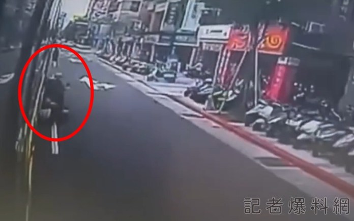 影/新莊思源路車禍!男騎士擦撞公車 倒地遭輾當場死亡 71 1697034775046 | 社會 社會 記者爆料網