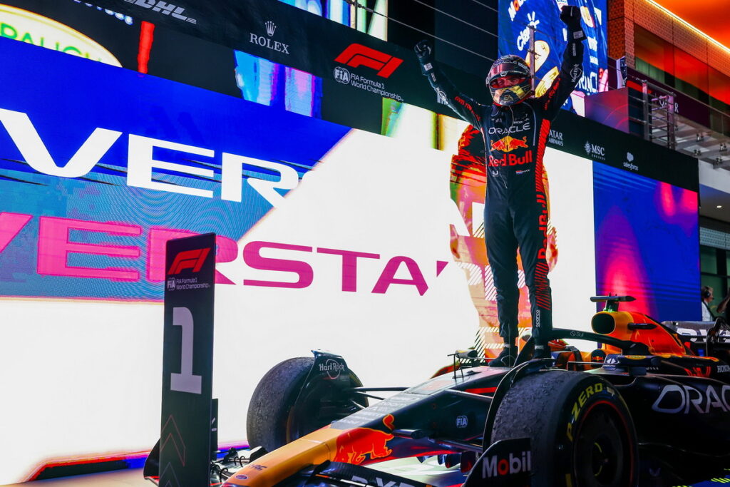 上週日凌晨(8日),Red Bull車手 Max Verstappen提前於卡達衝刺賽衛冕封王。(Red Bull提供)